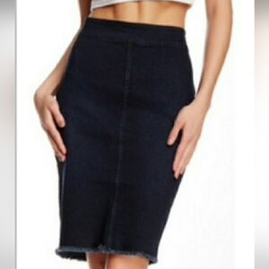 HARLOW & GRAHAM DARK BLUE WASHED DENIM SKIRT 97% COTTON 3% SPANDEX/ FRAYED EDGE